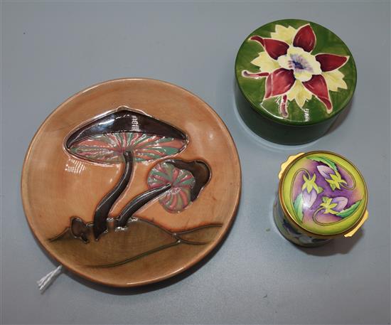 Moorcroft Fairy Rings pattern pin dish by Philip Richardson a box & cover and 2 further boxes & brooch(-)